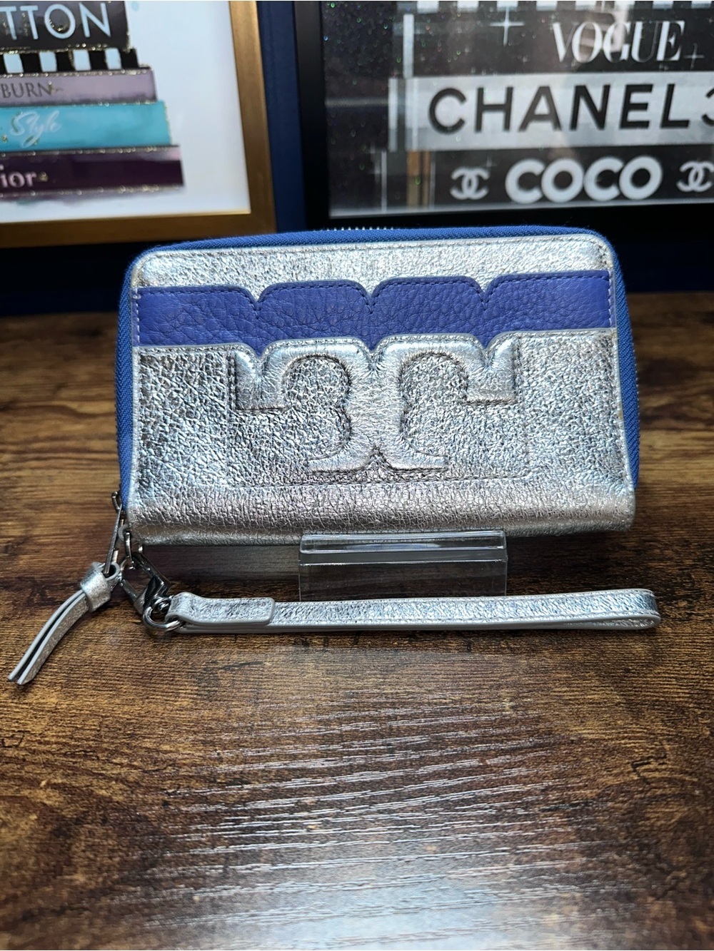 Tory Burch Scallop-T Metallic Zip Wallet/ Wristlet